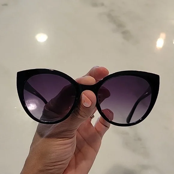 Kate Spade Sunnies โ ๏ธ - Picture 7 of 7